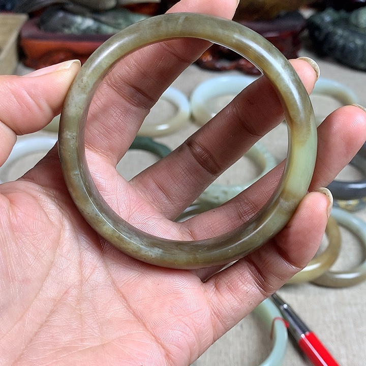 和田玉（糖玉）未镶嵌手镯