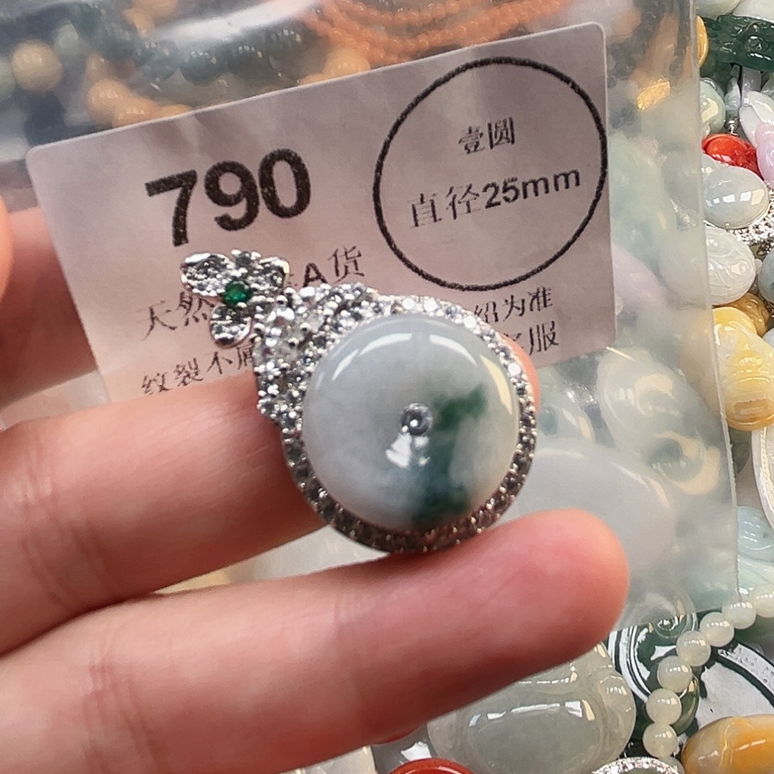 翡翠未镶嵌颈饰哈哈哈
