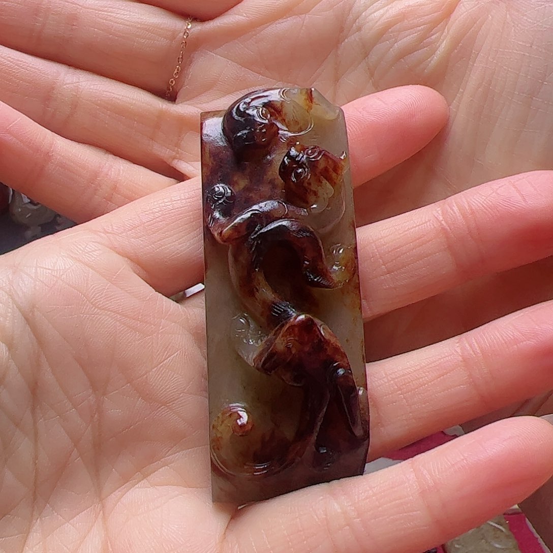 和田玉挂件未镶嵌笑***。