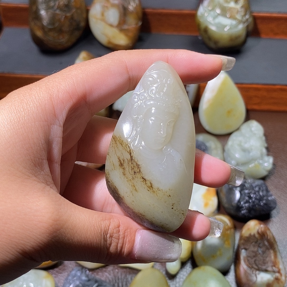 秀***颈饰未镶嵌和田玉