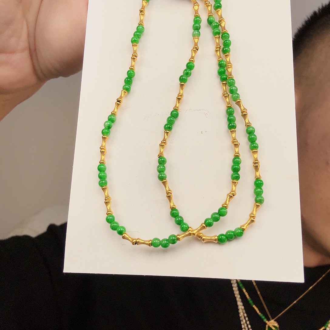 翡翠18K金镶嵌颈饰一件