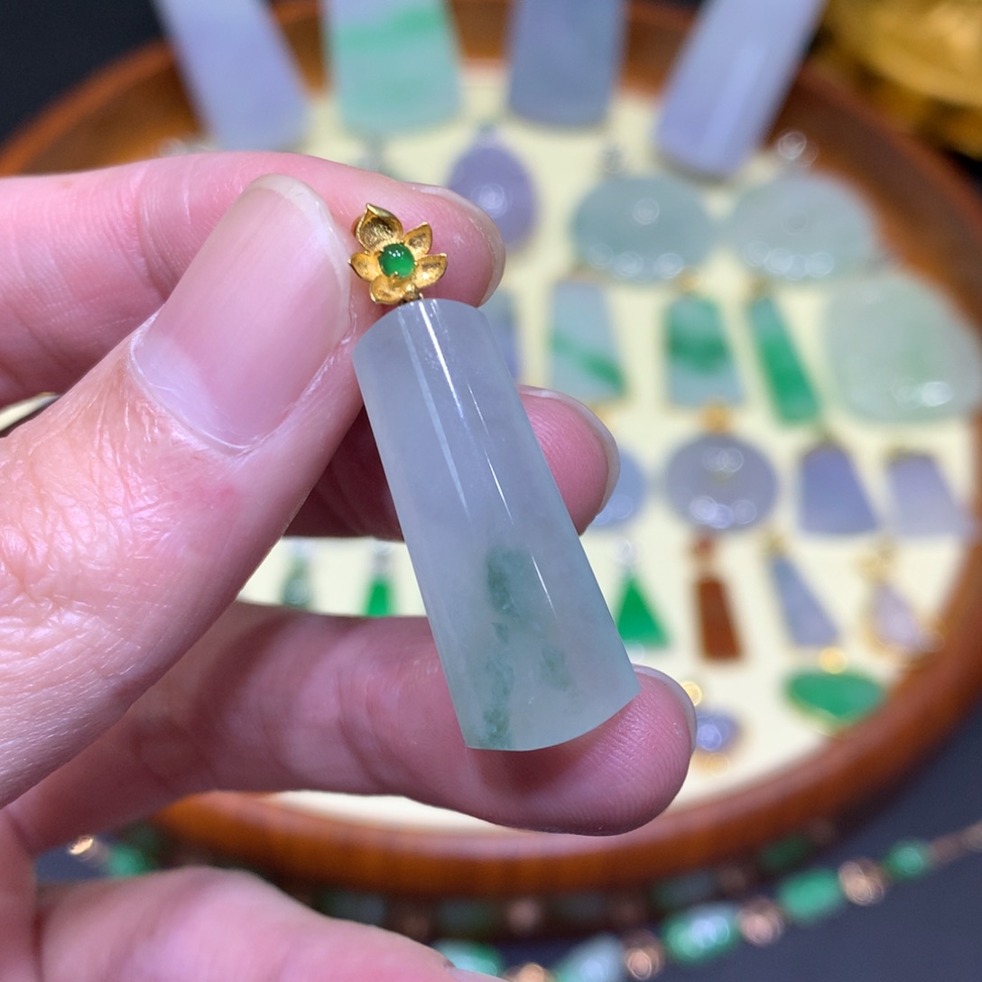 翡翠吊坠(不含链)18K金镶嵌