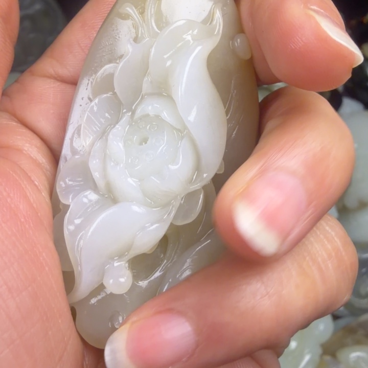 赵***赵和田玉未镶嵌珠宝奇石