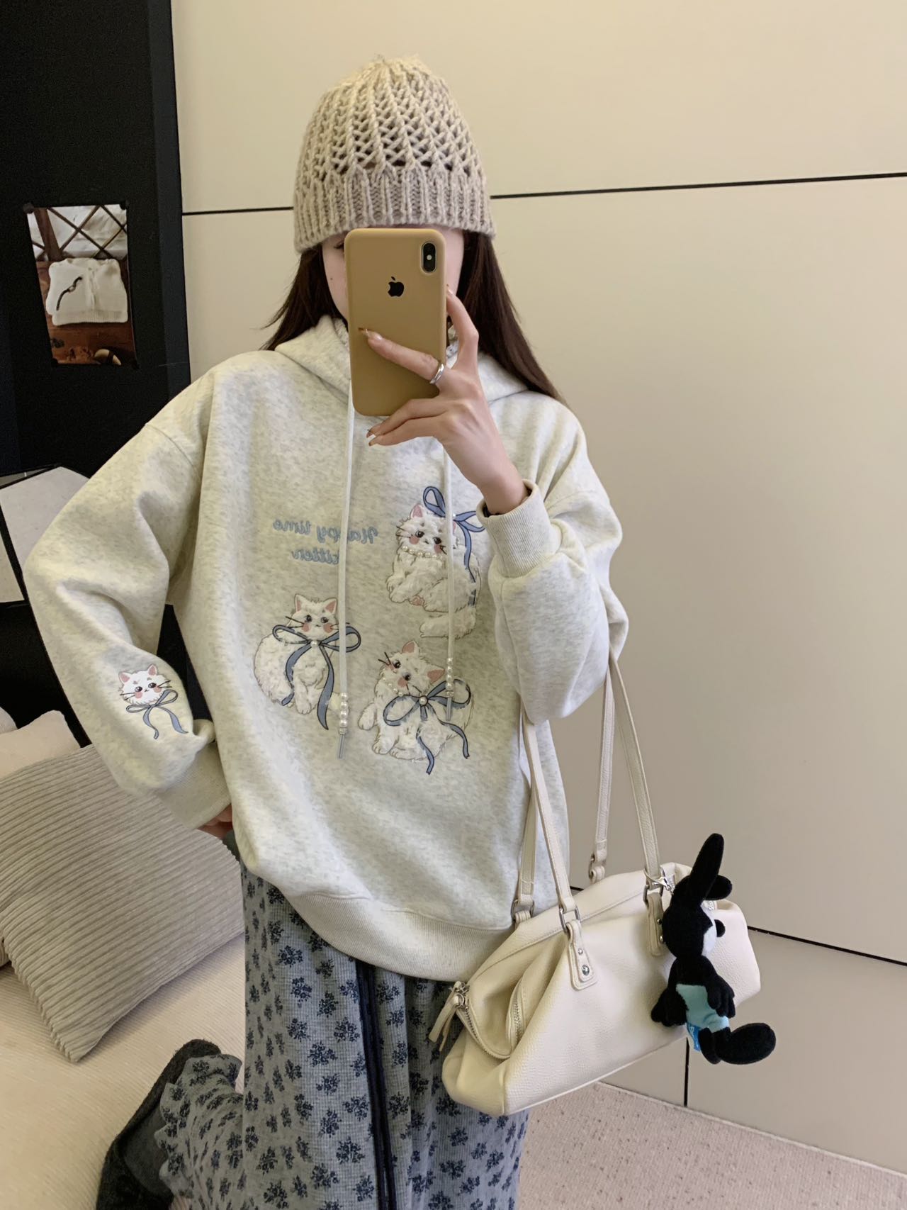 3723（冬款）女装三只猫咪刺绣四色加绒连帽卫衣套头款