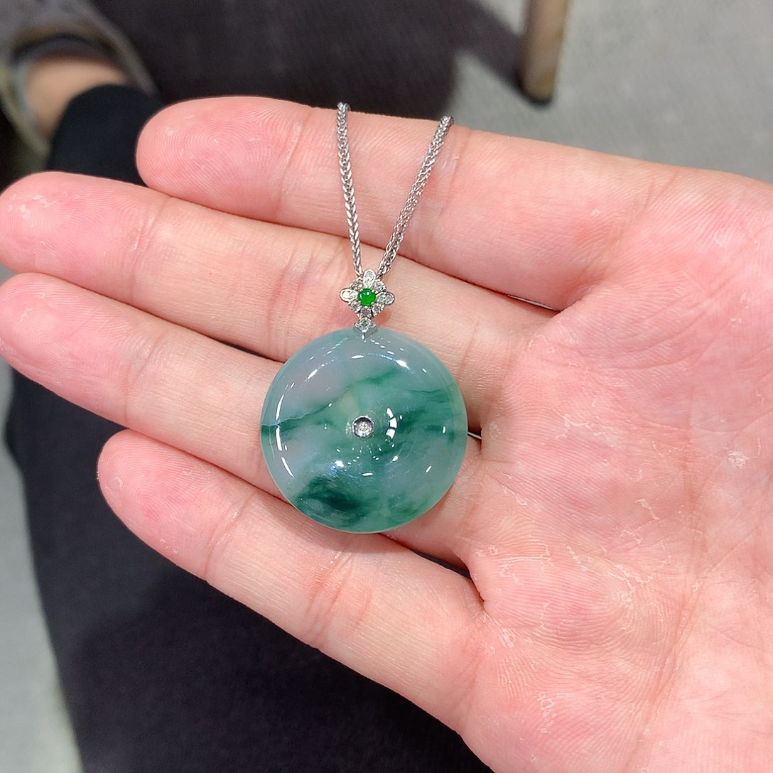 翡翠吊坠(赠链)18K金镶嵌