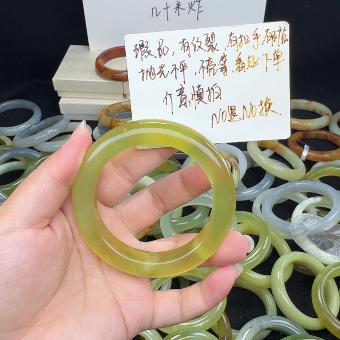 萦***'蛇纹石玉未镶嵌手镯