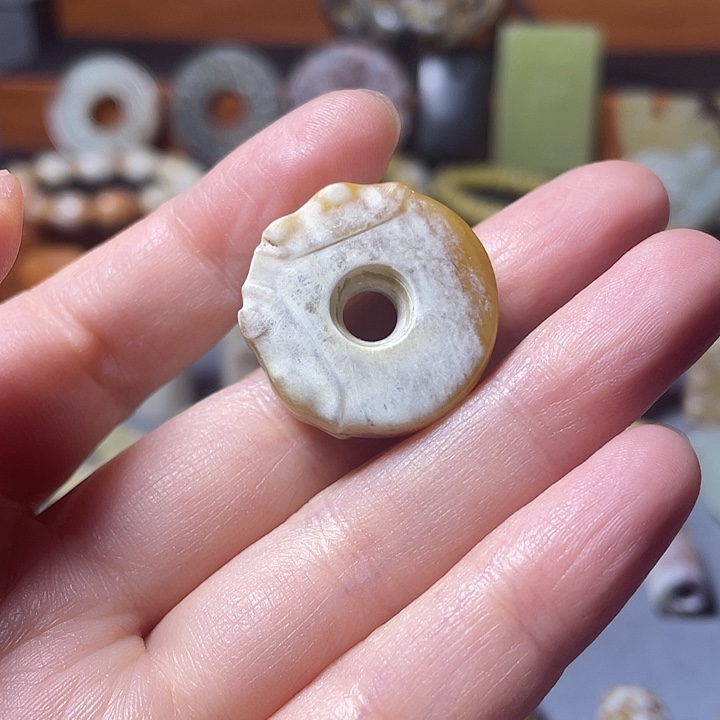 速***米和田玉未镶嵌挂件