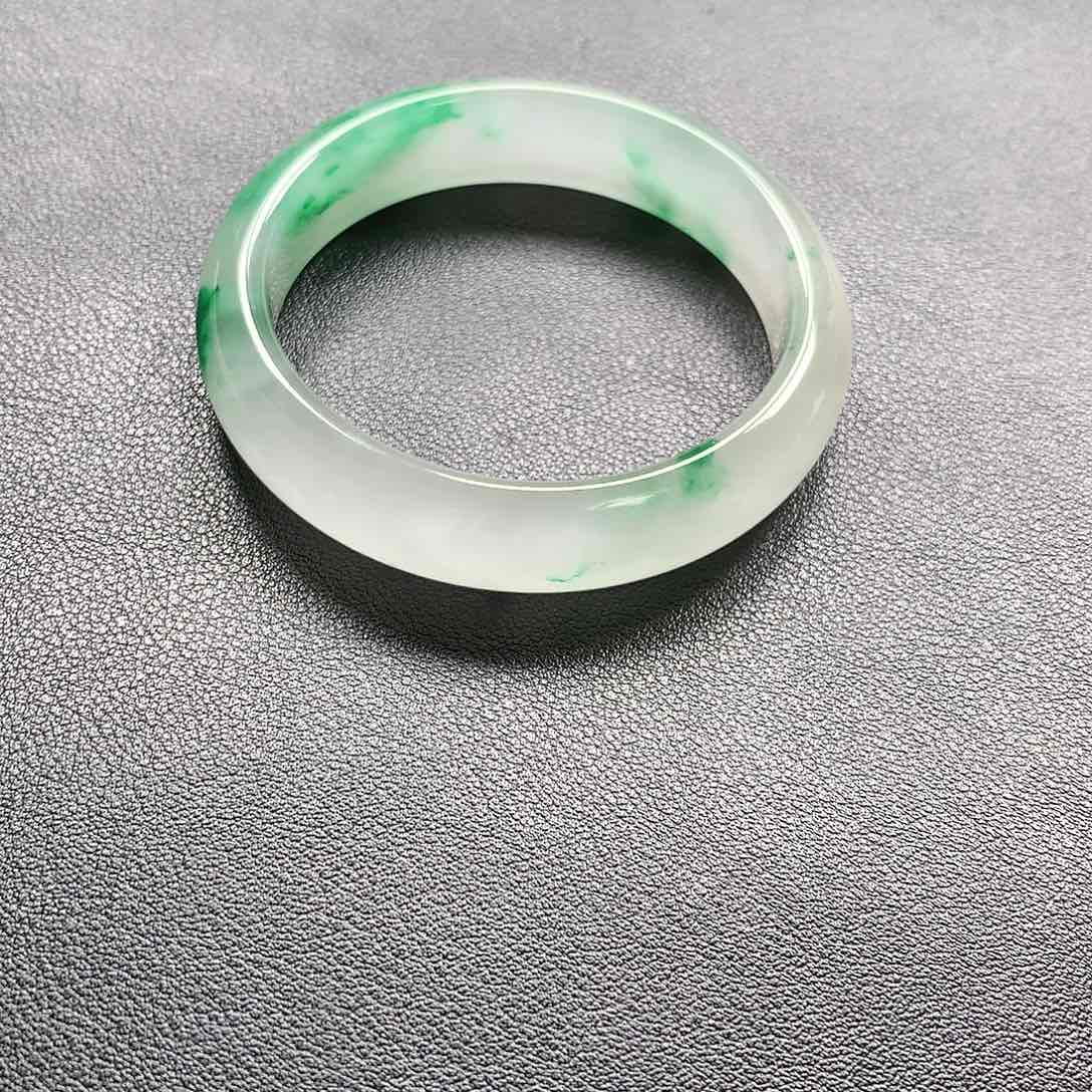 石英质玉手镯未镶嵌，