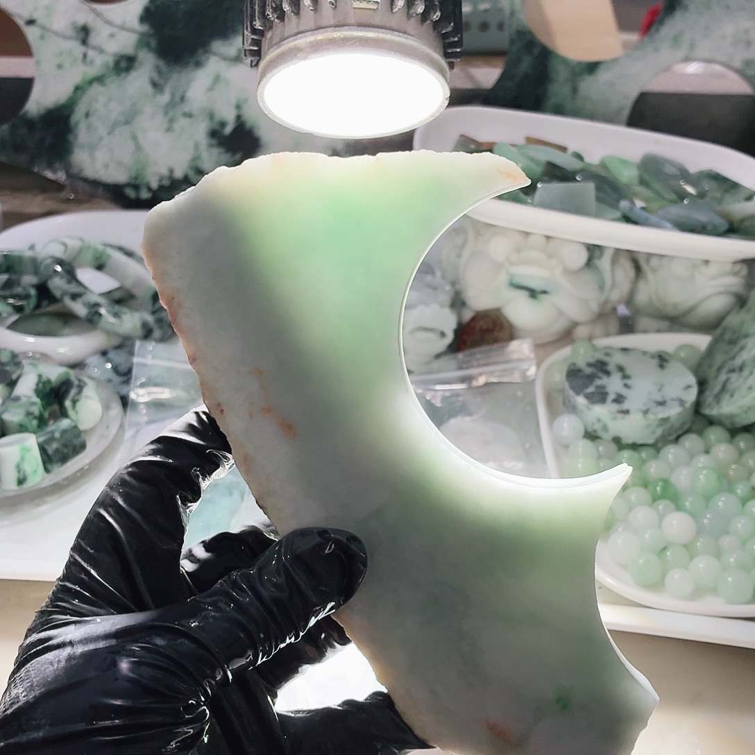 翡翠未镶嵌颈饰边角料