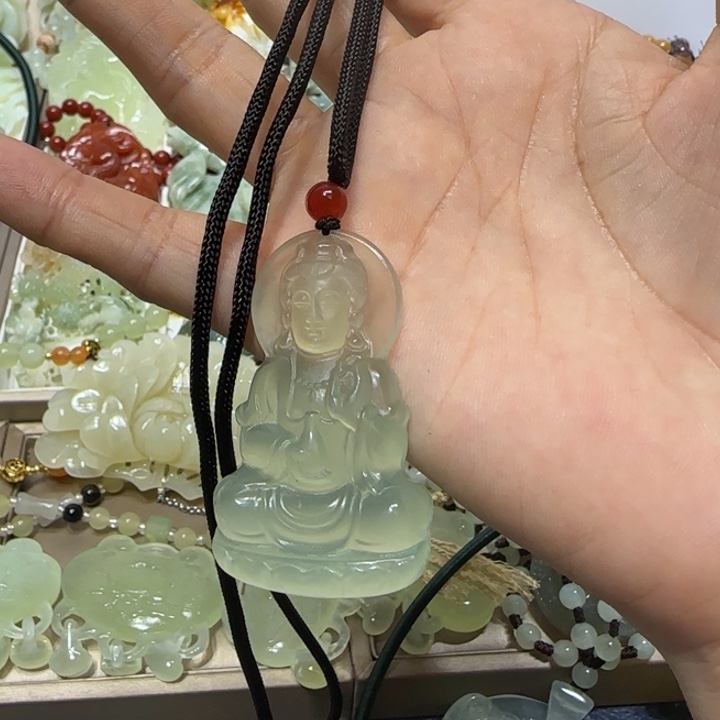 蛇纹石玉吊坠未镶嵌