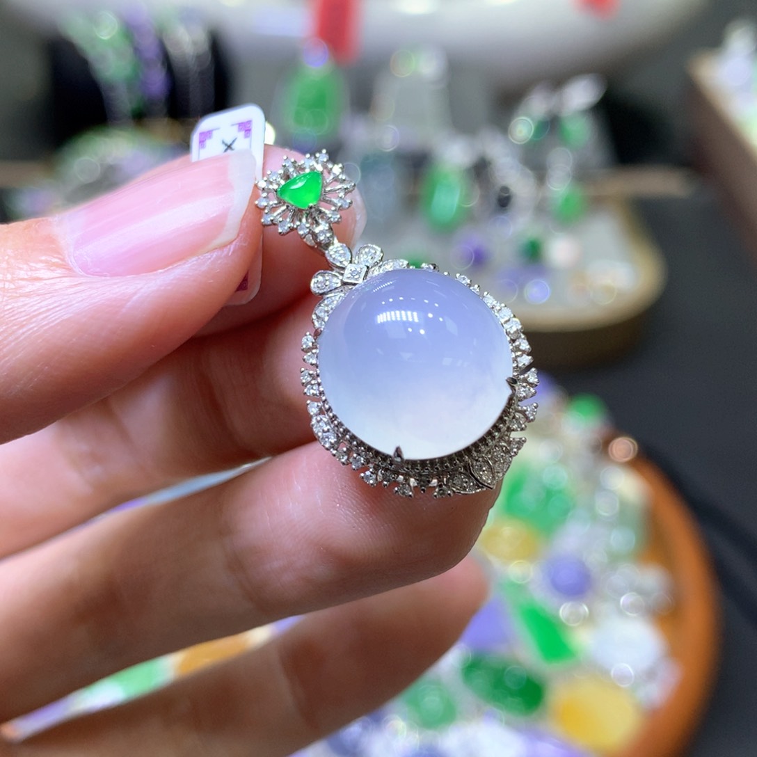 【闪购商品】翡翠颈饰18K金镶嵌翡翠吊坠项链