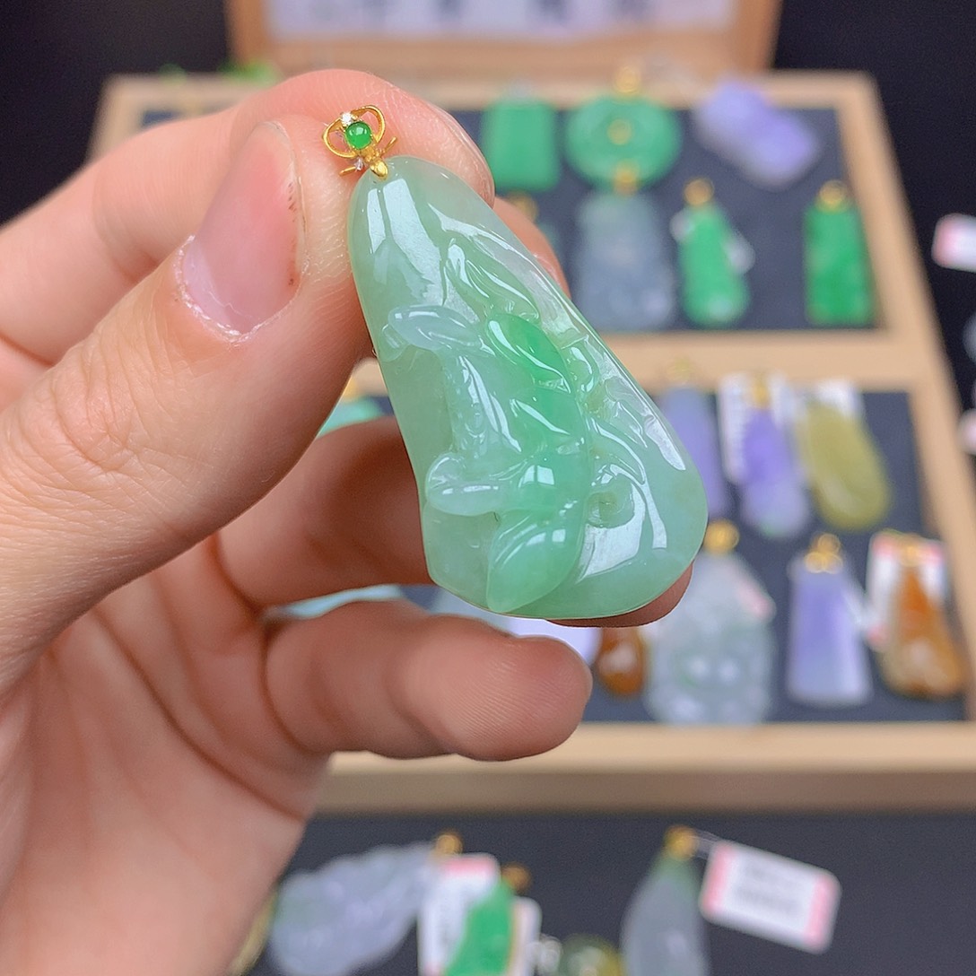 翡翠颈饰18K金镶嵌翡翠