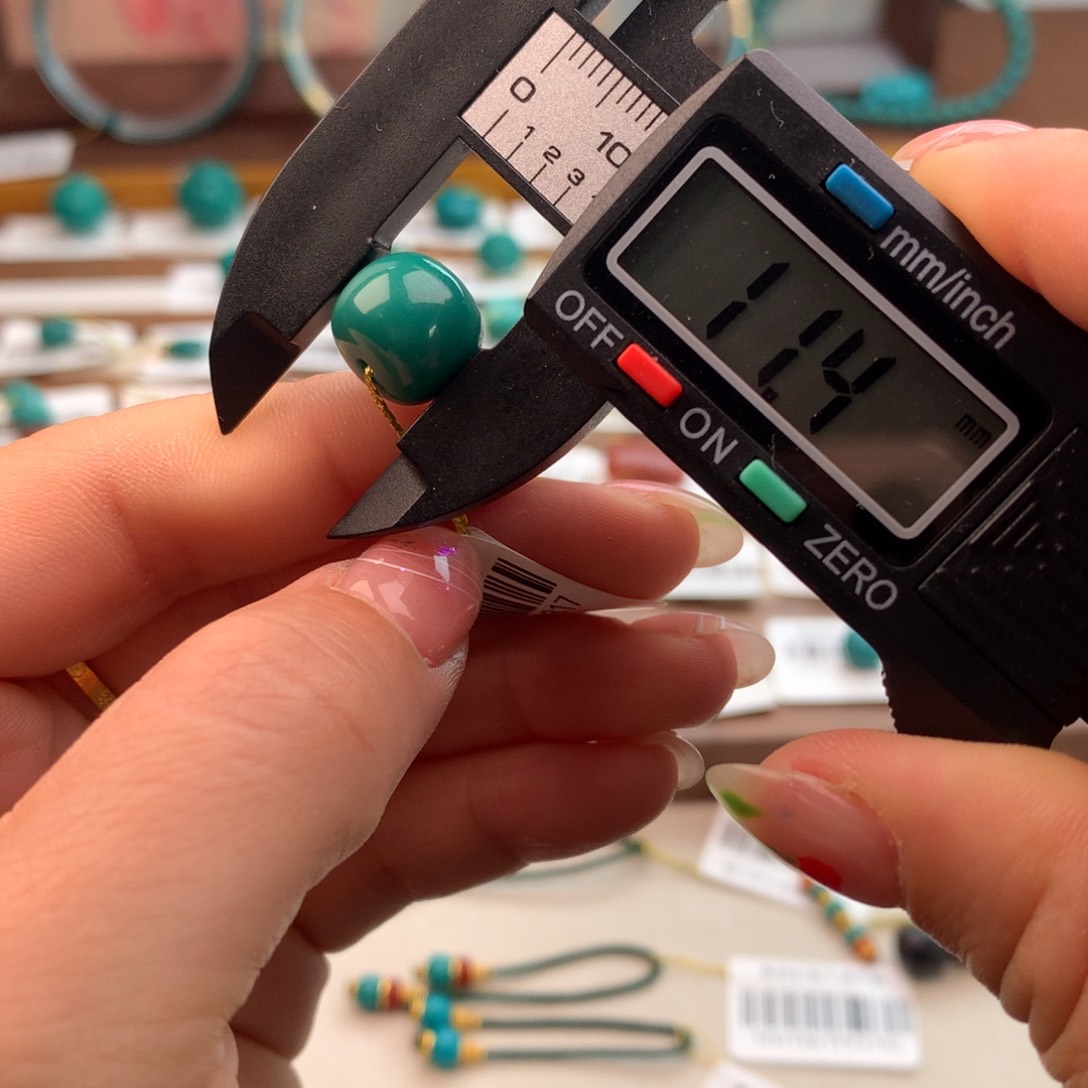 绿松石未镶嵌配饰红