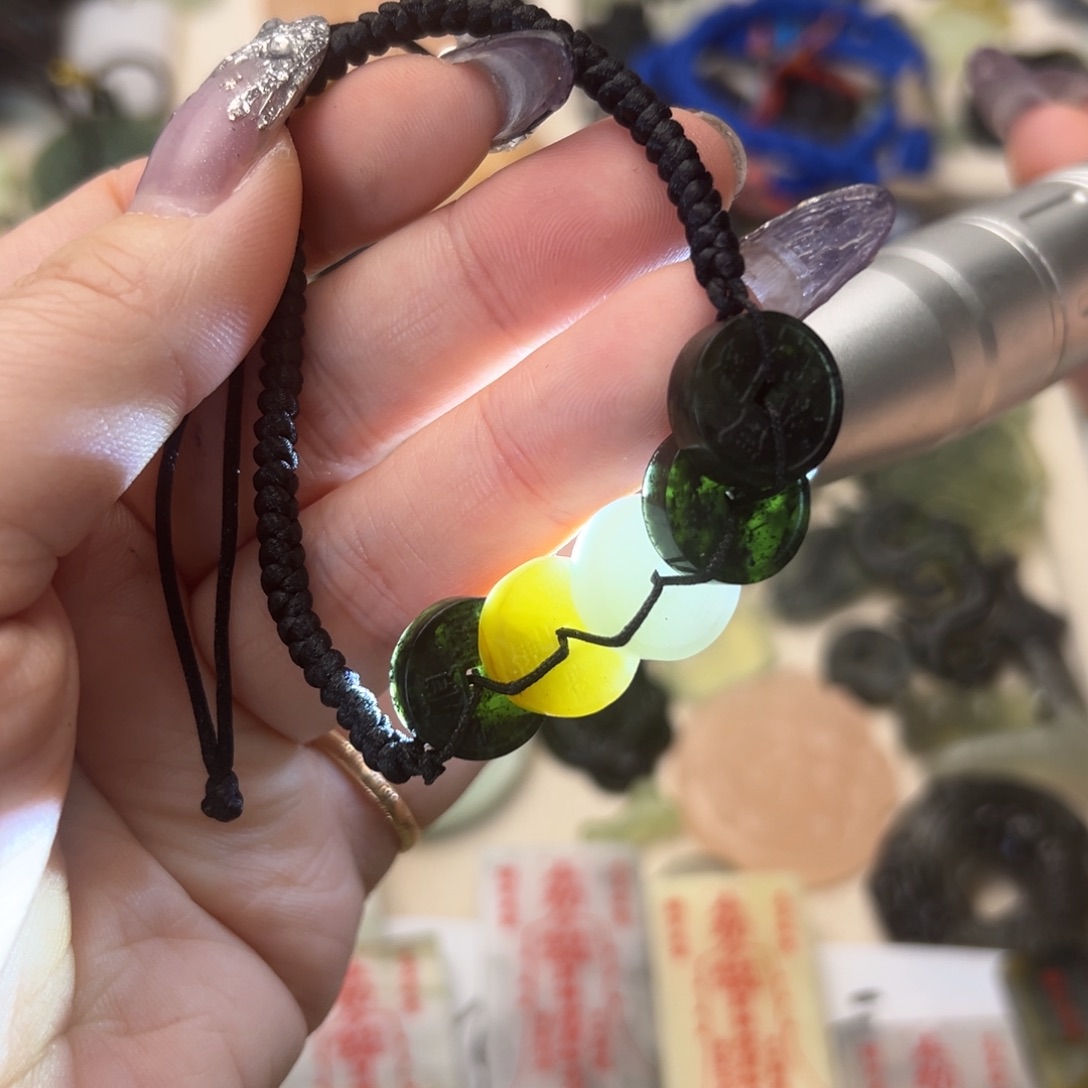 蛇纹石玉颈饰合金