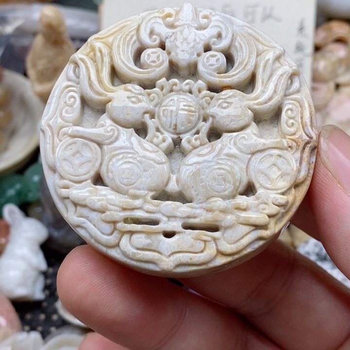 硅化珊瑚（珊瑚玉）未镶嵌颈饰