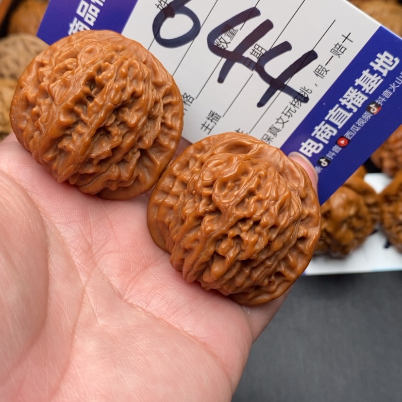 【闪购商品】文玩核桃把件四座楼