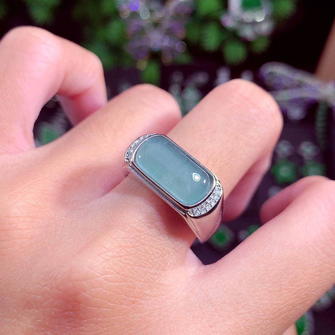 颈饰未镶嵌翡翠天然