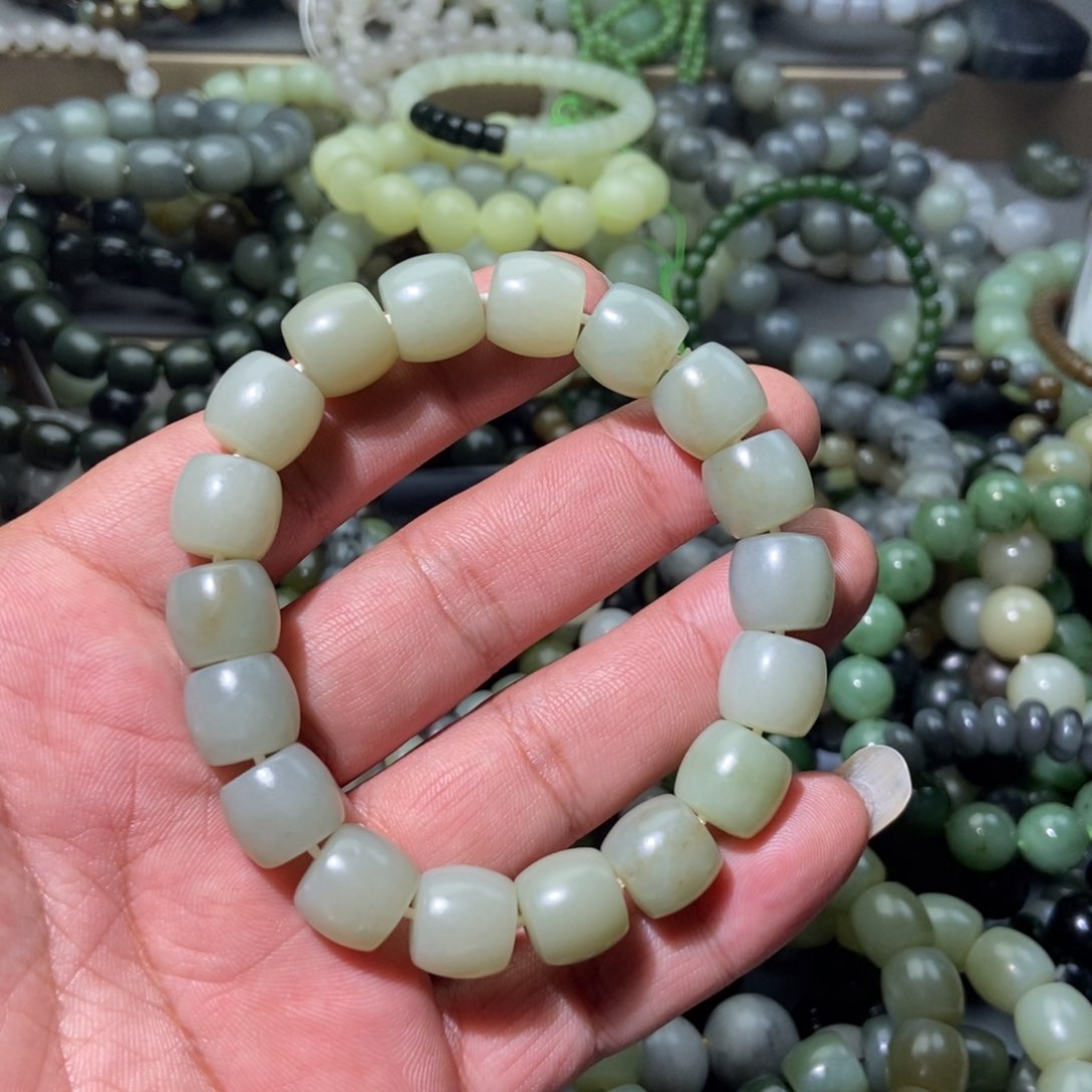 和田玉手链未镶嵌叫**艾