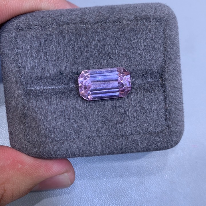 锂辉石裸石未镶嵌12.075克拉