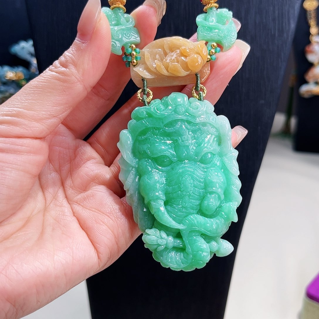 【闪购商品】翡翠吊坠(赠链)未镶嵌福利