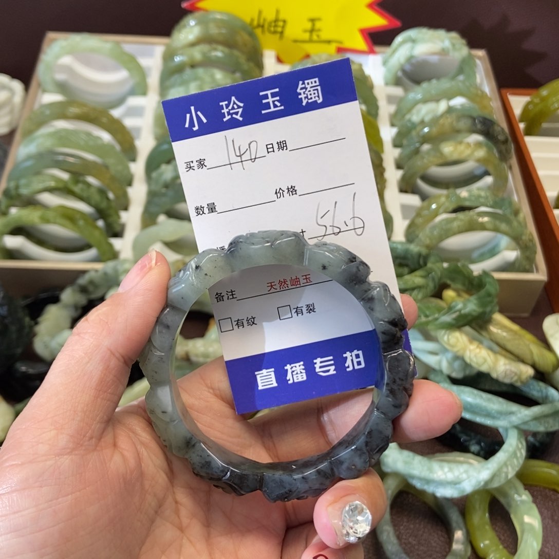 蛇纹石玉手镯未镶嵌