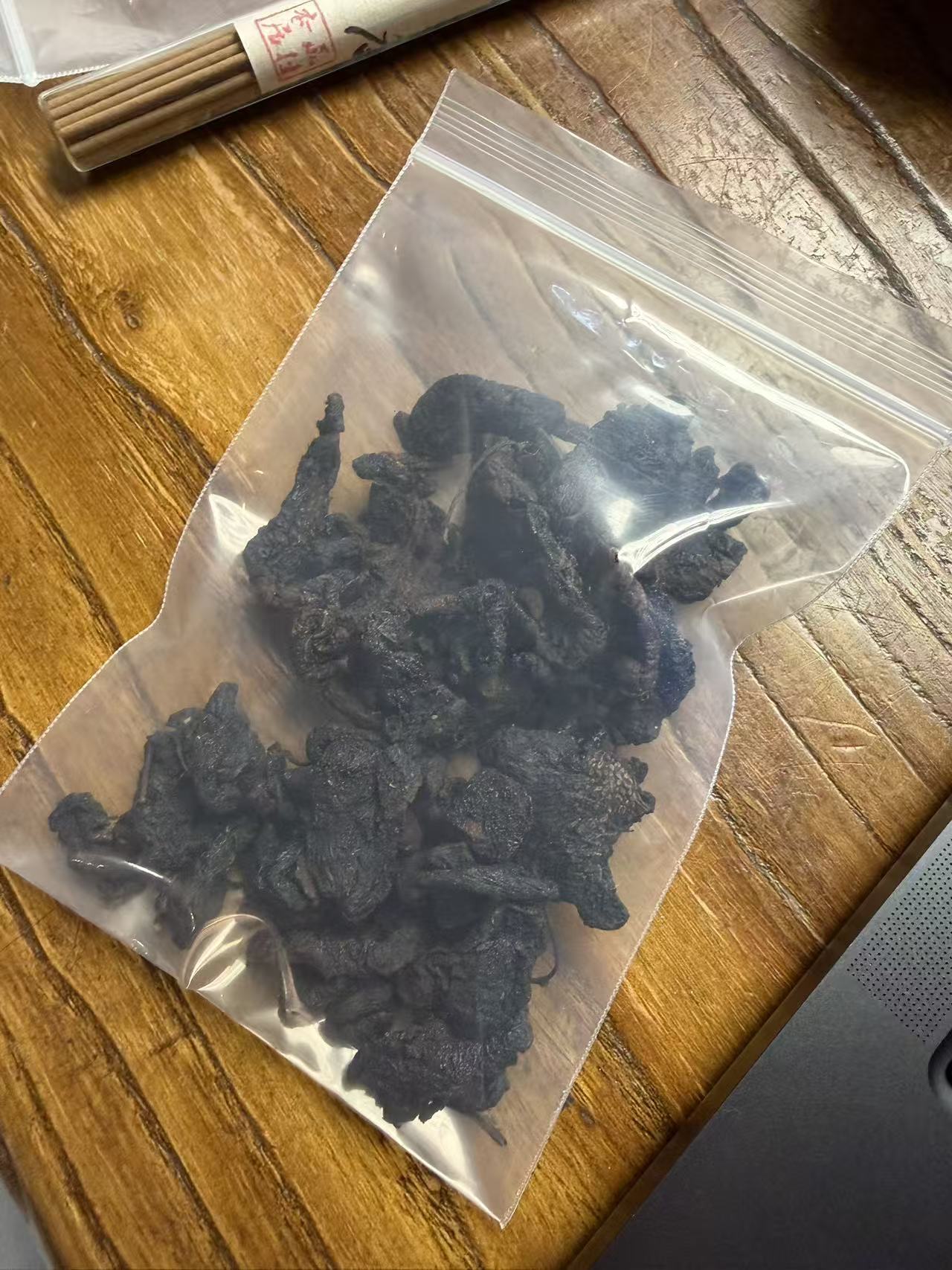 义合公-手工制作的黑石头