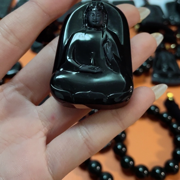 翡翠颈饰未镶嵌温*。