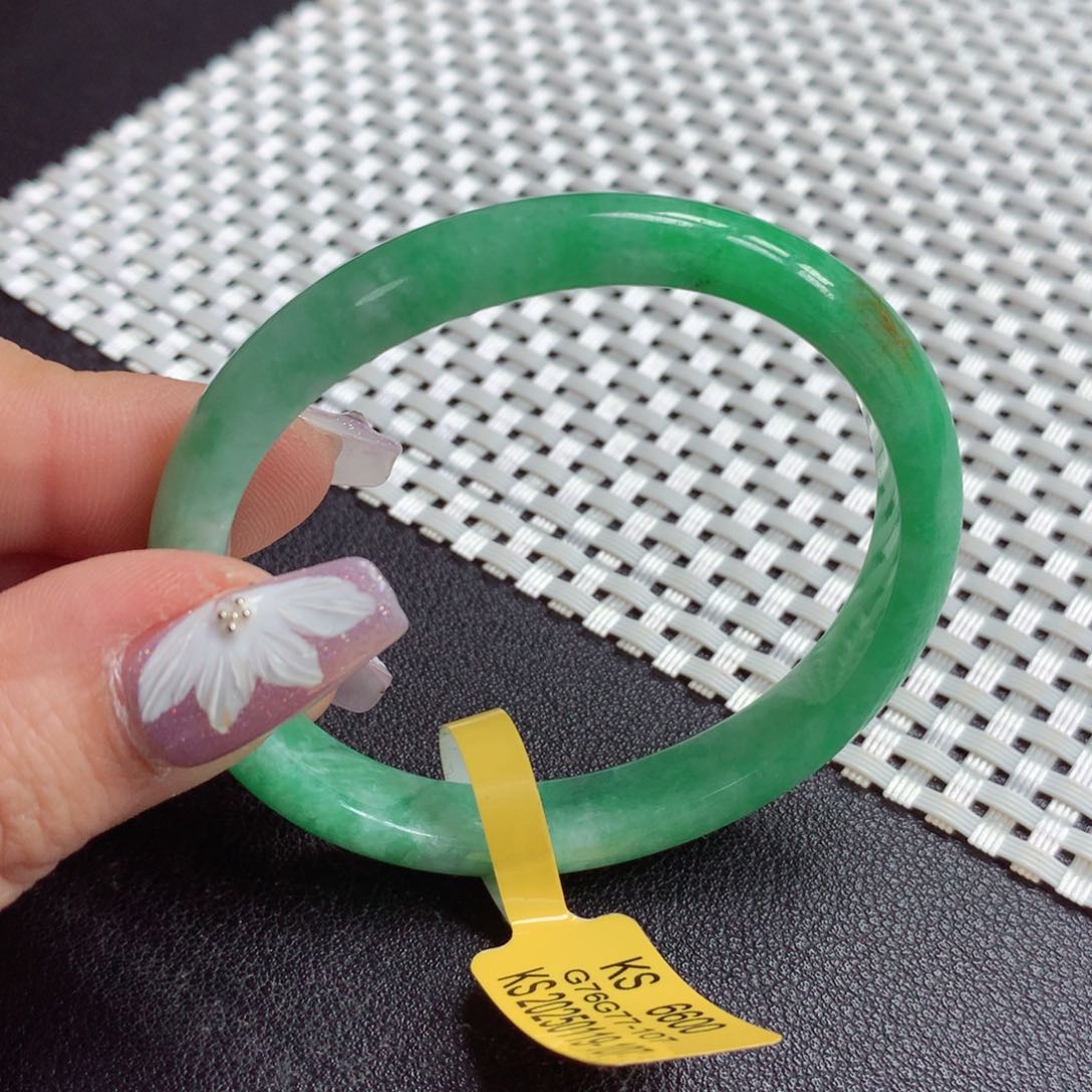 翡翠手镯未镶嵌缅甸