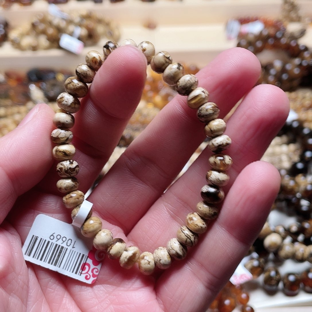 琥珀裸石未镶嵌七10669