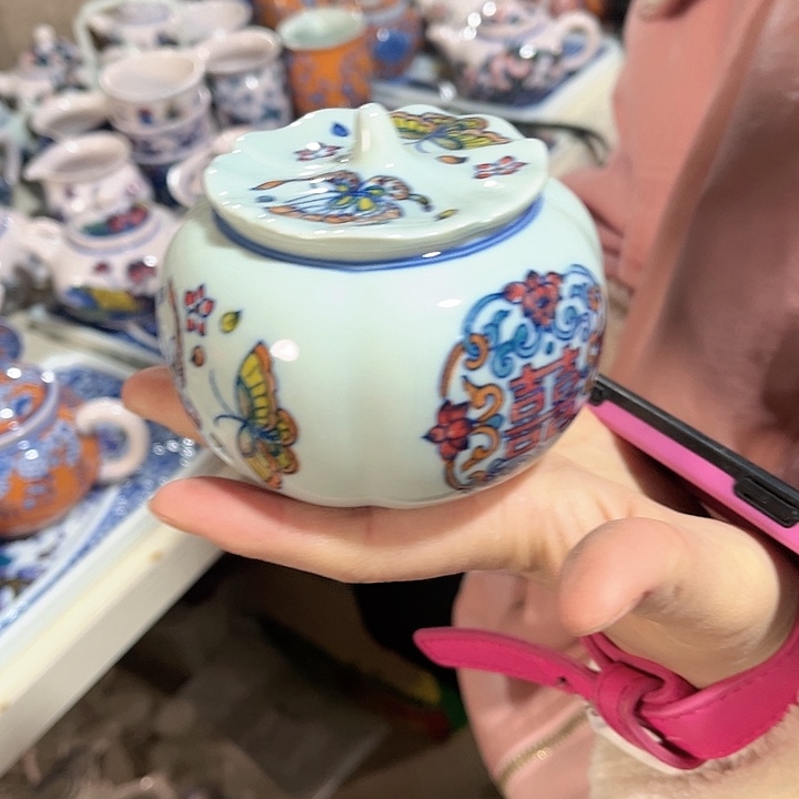 瓷片景德镇陶瓷茶叶罐。