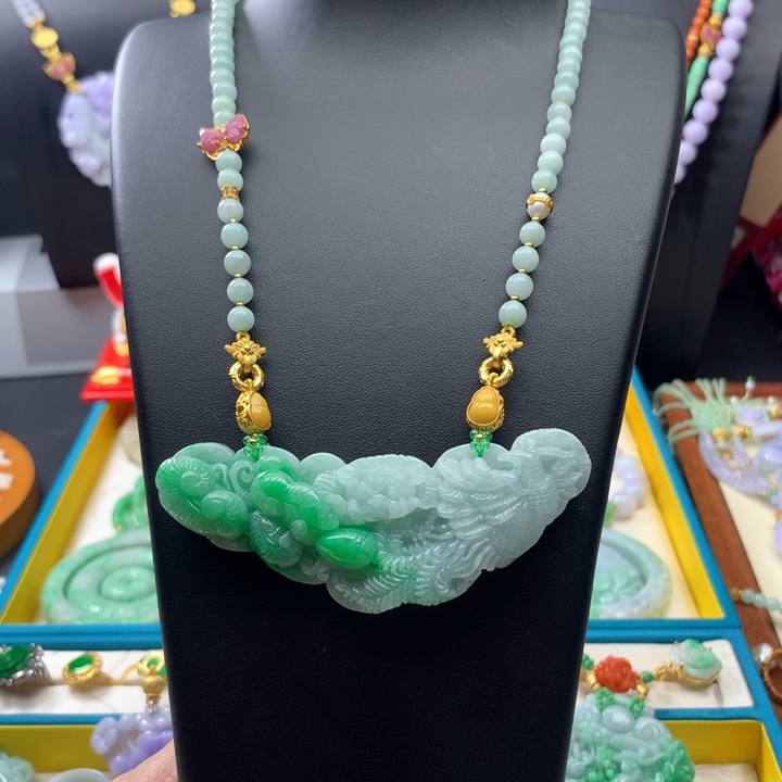 翡翠颈饰未镶嵌翡翠凤凰
