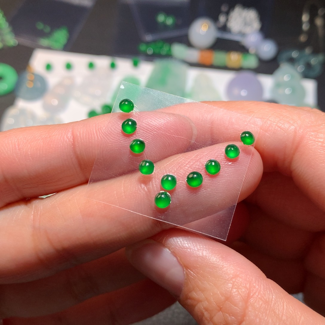 翡翠颈饰未镶嵌妞****）顶珠