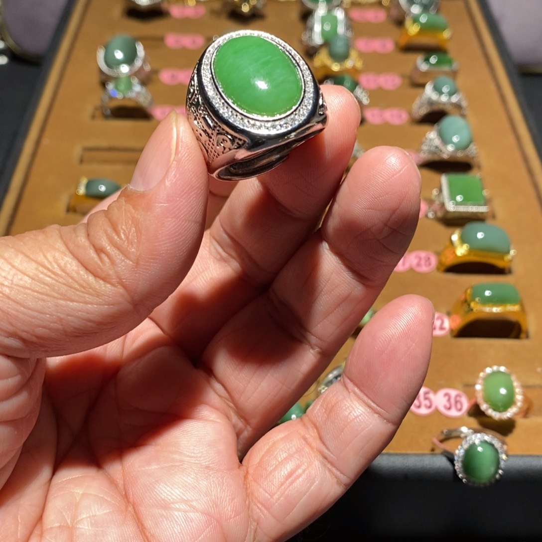 和田玉未镶嵌戒指