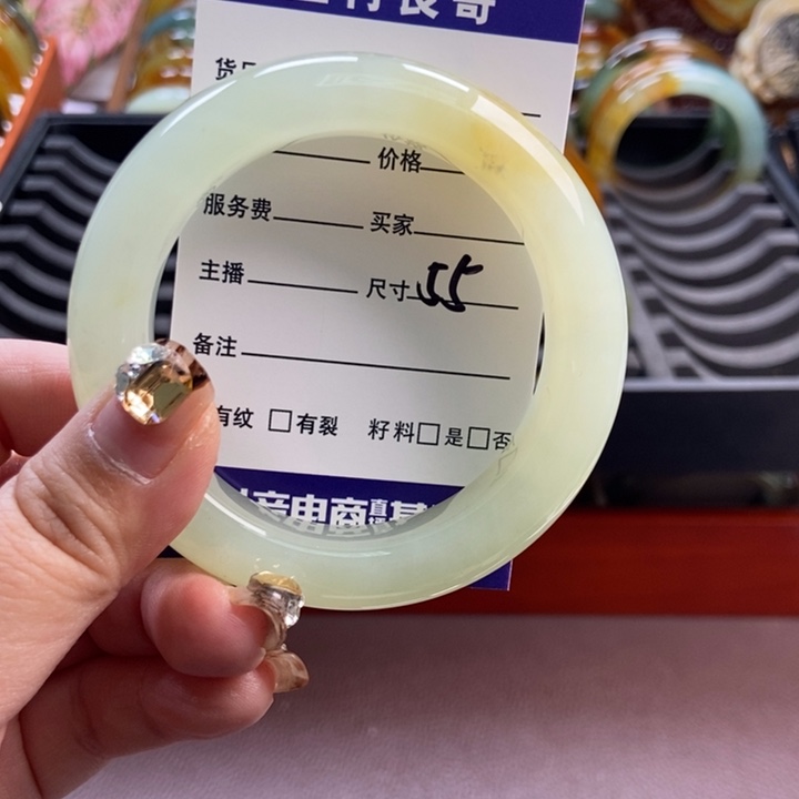 蛇纹石玉未镶嵌手镯挂件