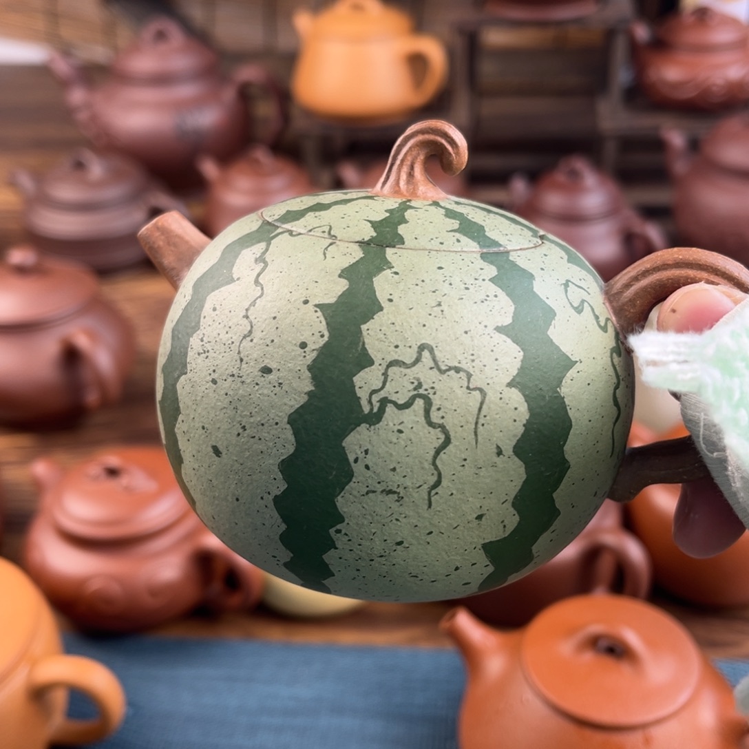 紫砂茶壶手工制作工艺精湛