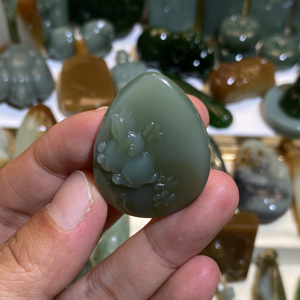 和田玉碧玉兔子挂件
