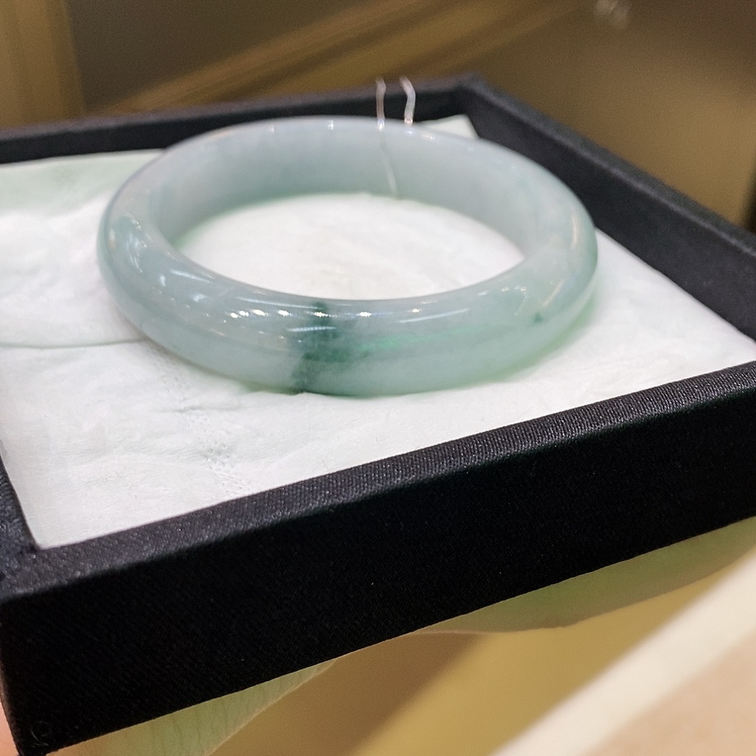 翡翠未镶嵌手镯0663