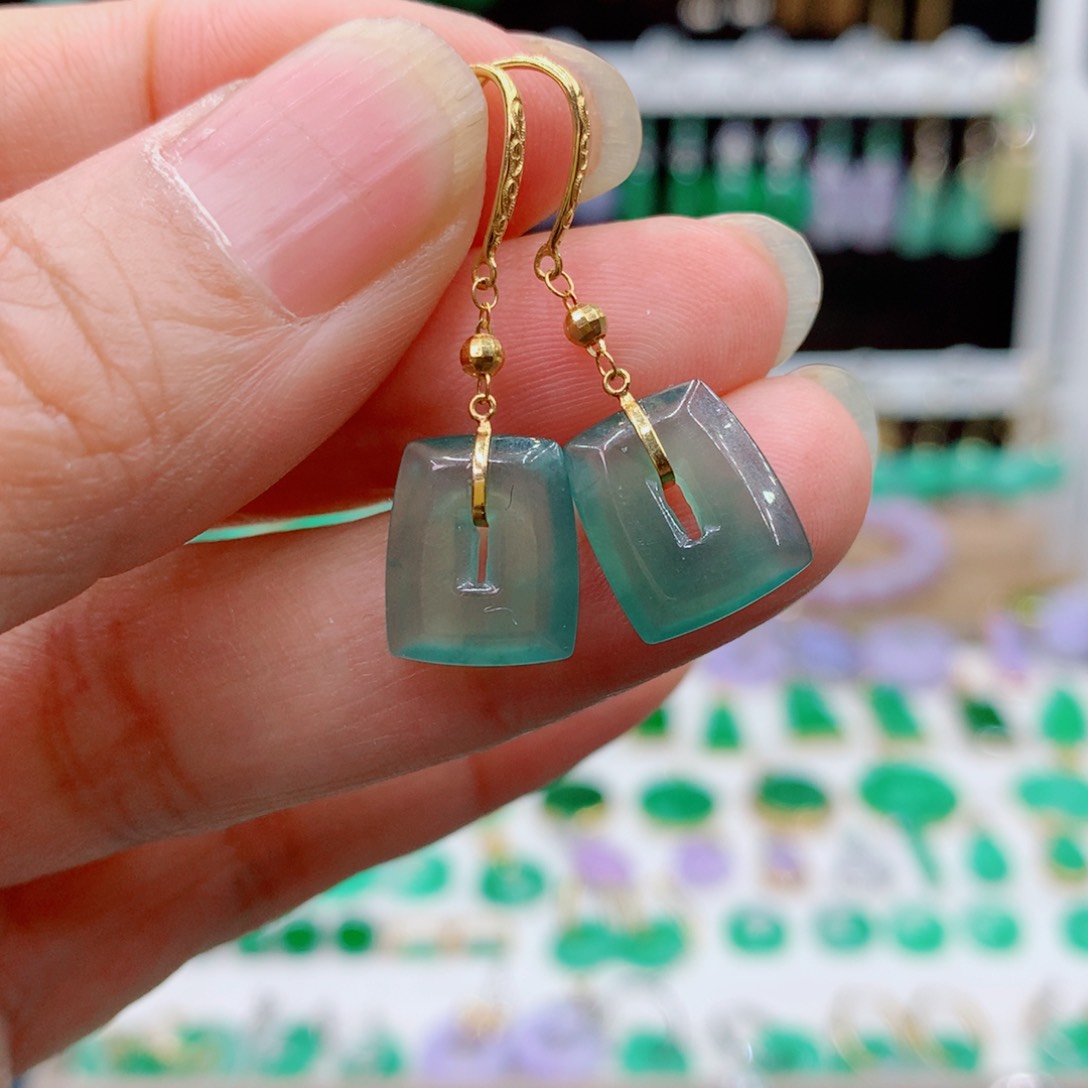 翡翠18K金镶嵌耳饰的