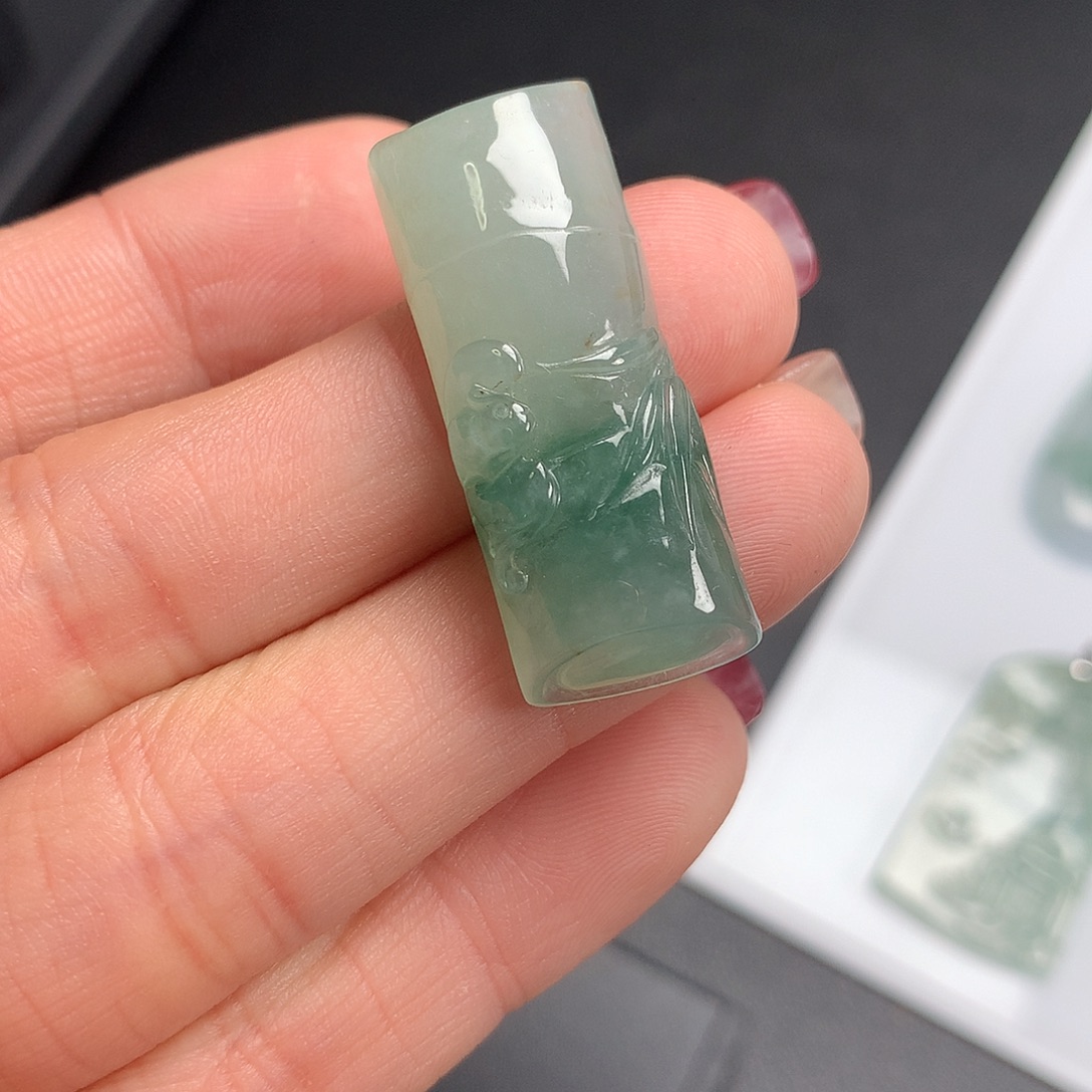 翡翠未镶嵌颈饰竹节