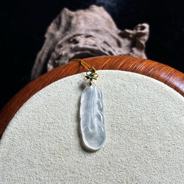 天然缅甸A货翡翠18k金镶嵌冰种白冰羽毛冰透精美尺寸31.2*8.6*2.1