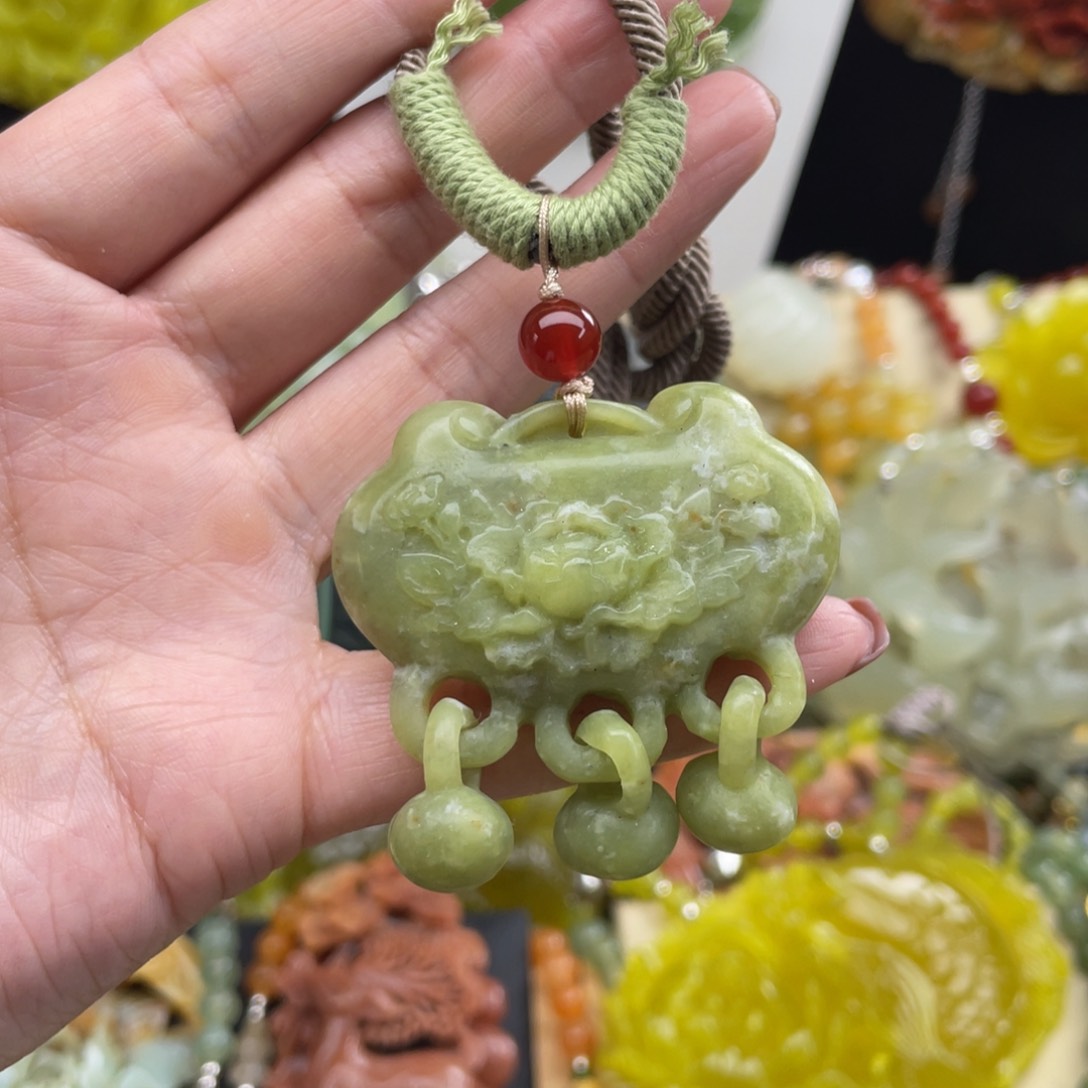 未镶嵌蛇纹石玉颈饰