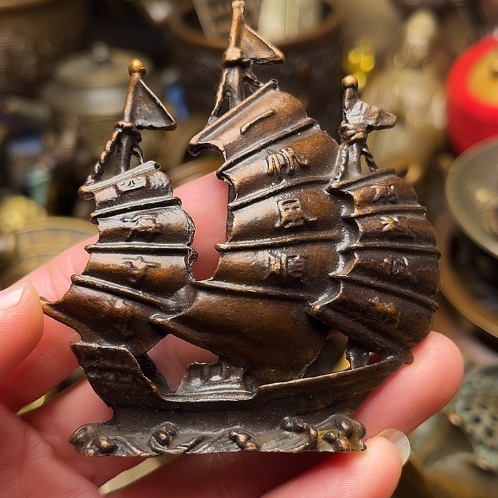 精美铜器批发档口