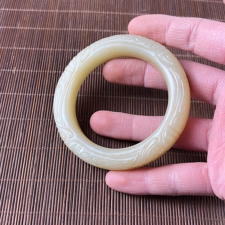 知***己和田玉未镶嵌挂件