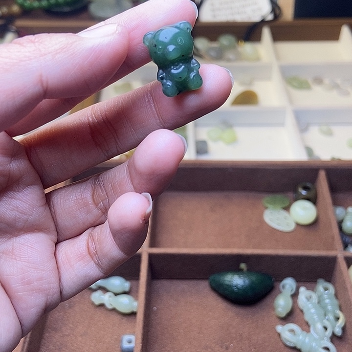 风***雨和田玉未镶嵌颈饰