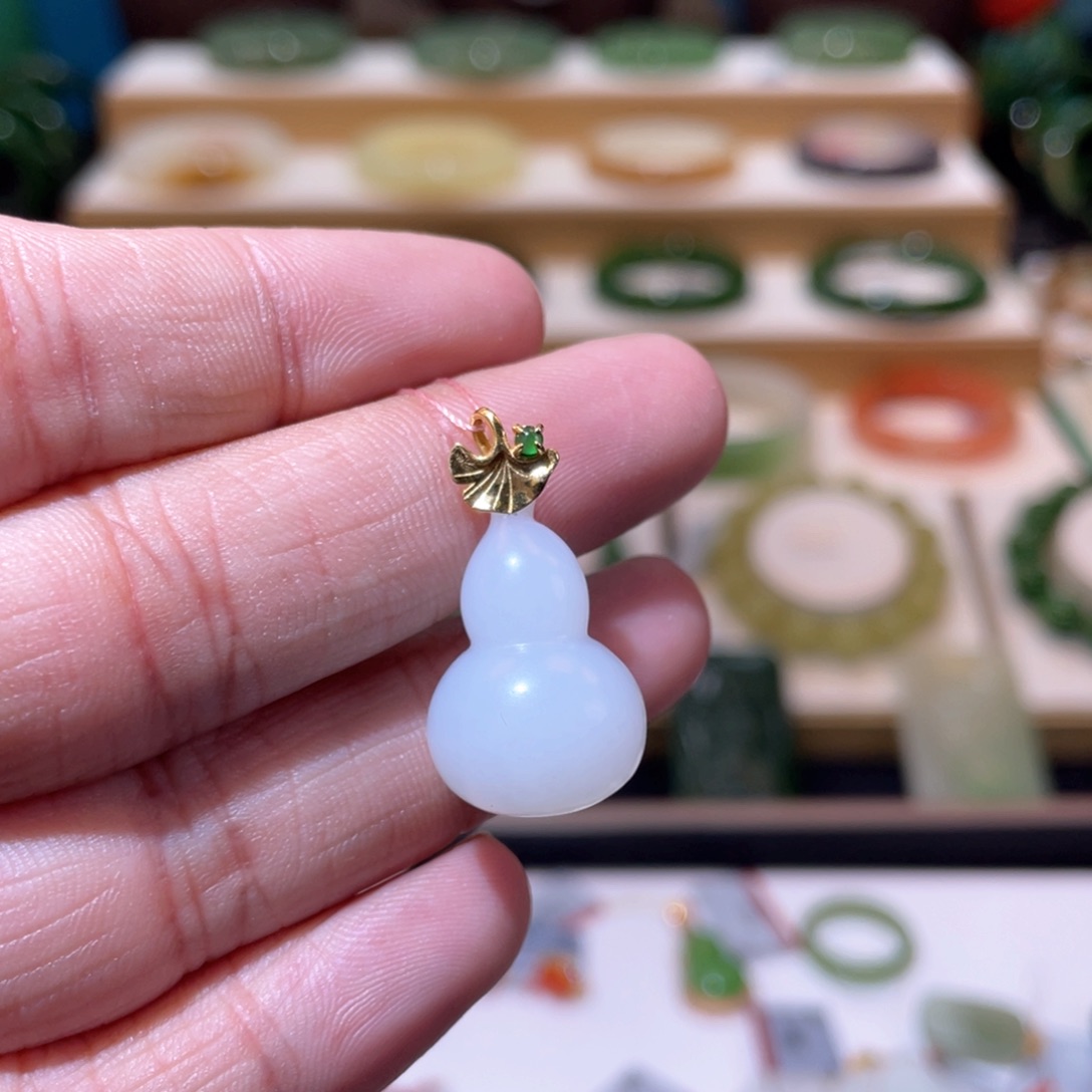 和田玉高品白玉葫芦吊坠18K金镶嵌