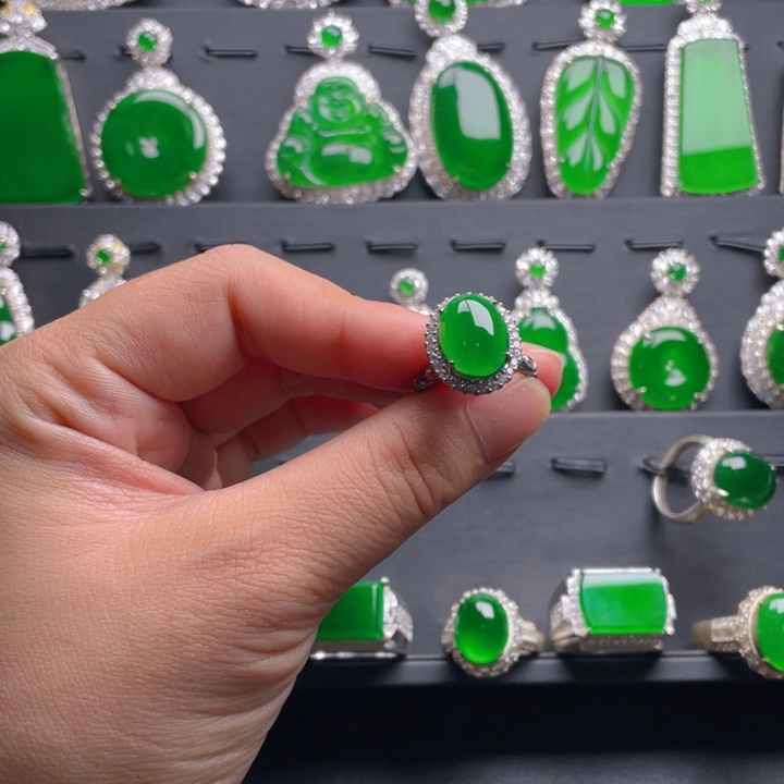 翡翠戒指银S925镶嵌翡翠戒指