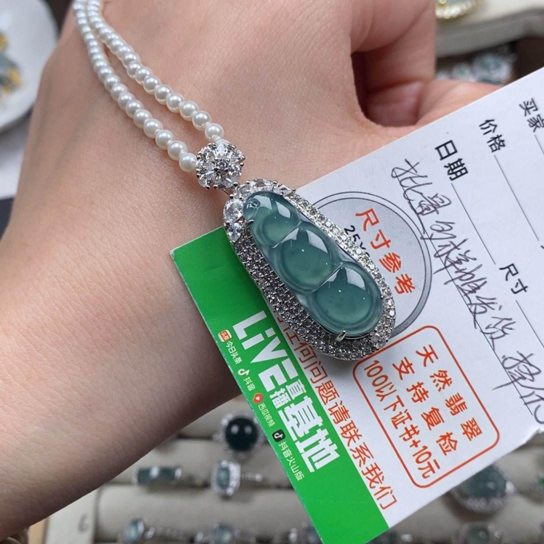 翡翠颈饰未镶嵌翡翠