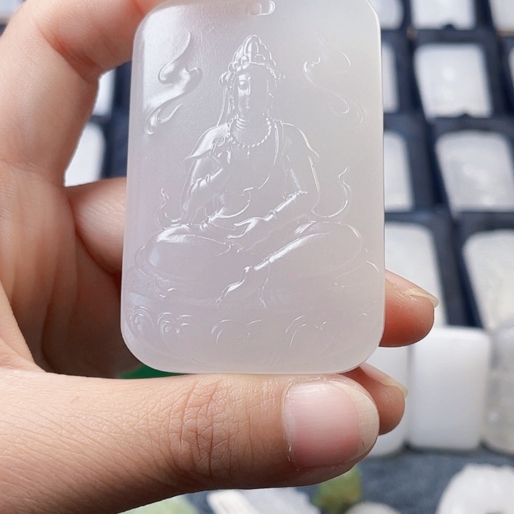 石英质玉（金丝玉）颈饰未镶嵌岁***j