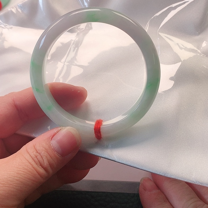 翡翠手镯未镶嵌翡翠129