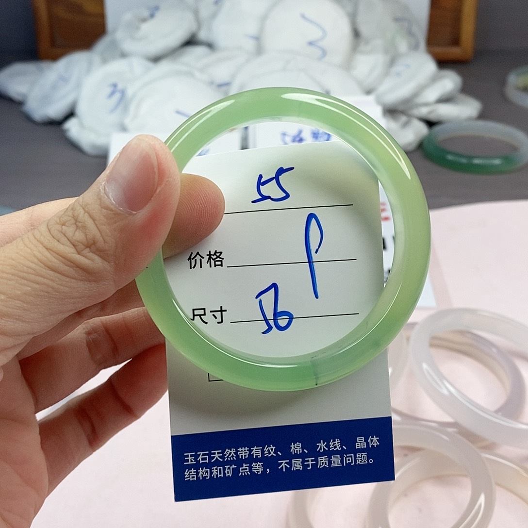 玛瑙/玉髓手镯未镶嵌55